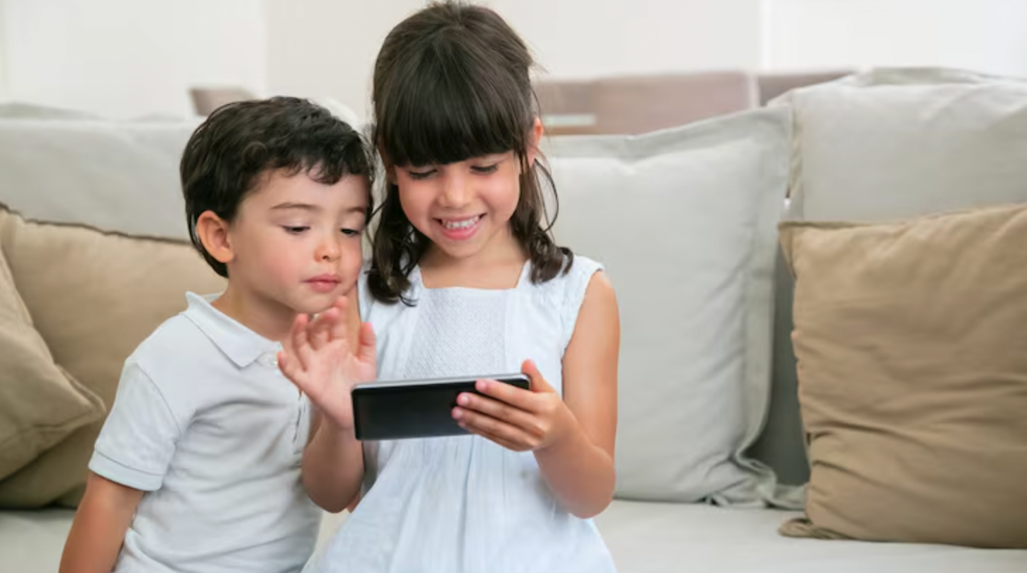 Anak yang Main Gadget Lebih dari 4 Jam Sehari Berisiko Lebih Tinggi Alami Depresi