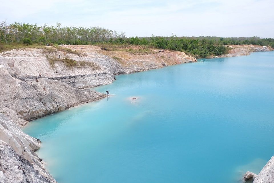 Danau Biru Binuang, Bekas Tambang Batubara yang Berubah Jadi Destinasi Wisata Eksotis di Kalimantan Selatan