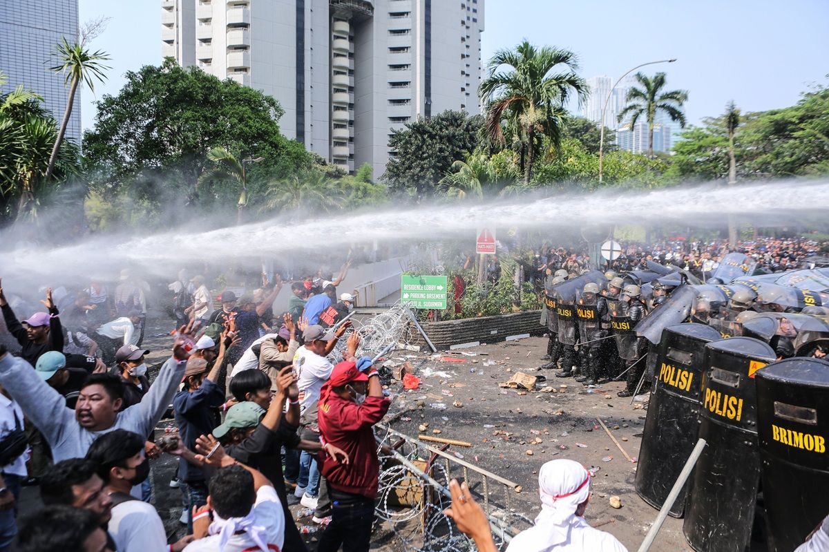 26 Polisi dan 1 TNI Terluka Buntut Ricuh Eksekusi Hotel Sultan
