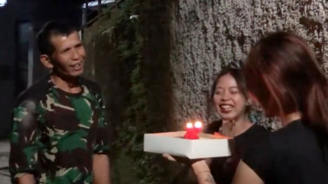 Beri Kejutan Ulang Tahun, Cewek Ini Bikin Ayahnya Panik karena Prank Kecelakaan