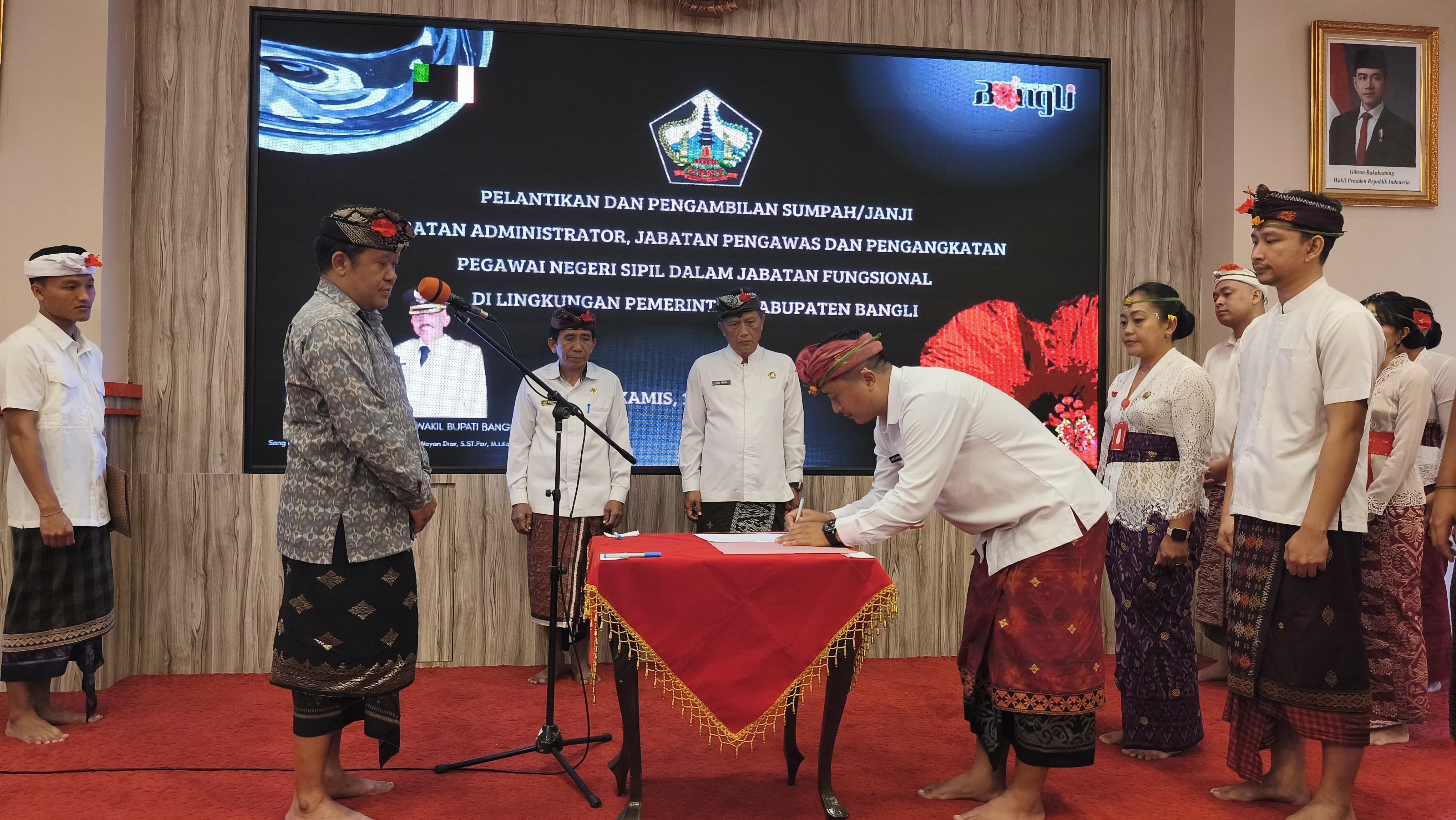 Bangli Bergerak Cepat, Bupati Sedana Arta Lantik Pejabat Baru untuk Percepat Pembangunan