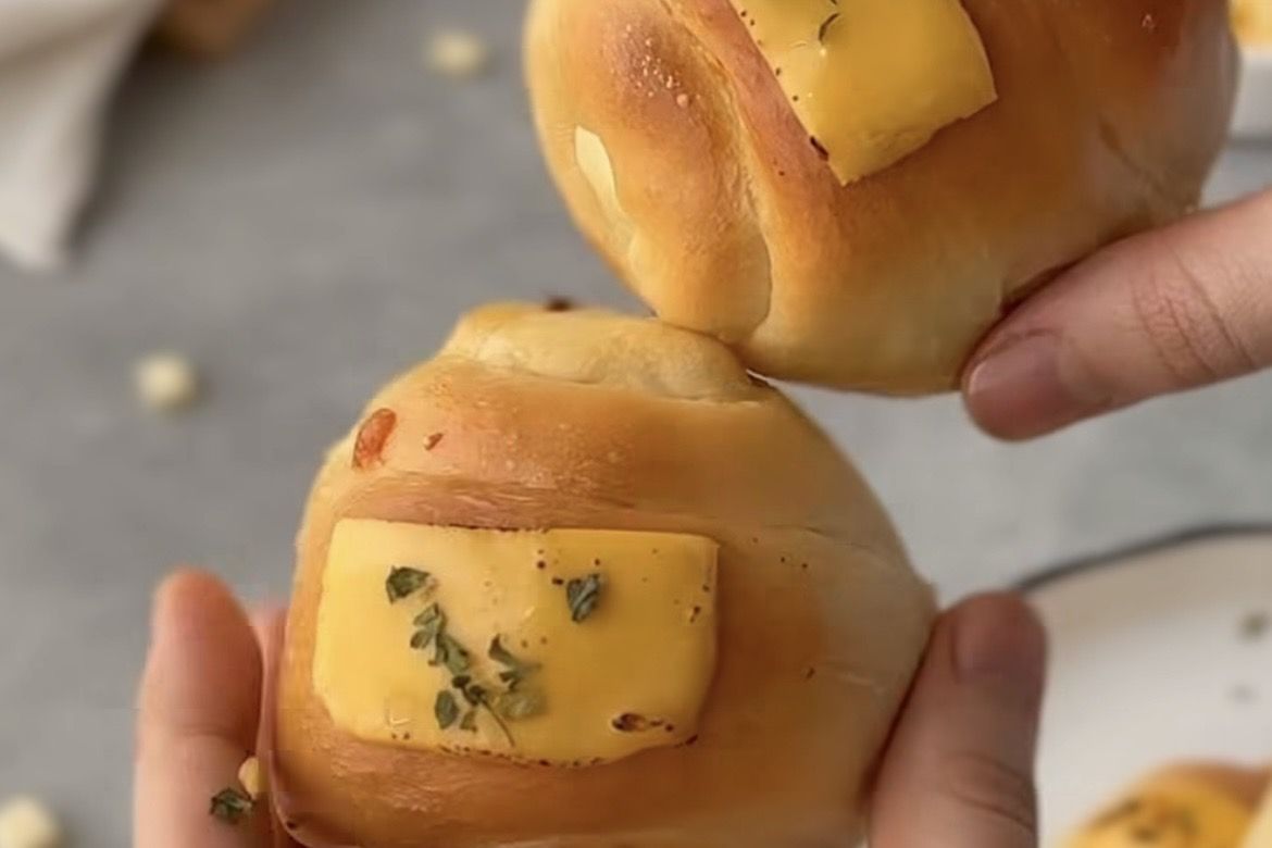 Cuma Modal Bahan Sederhana, Salt Bread Ham and Cheese Ini Rasanya Mirip Roti Premium