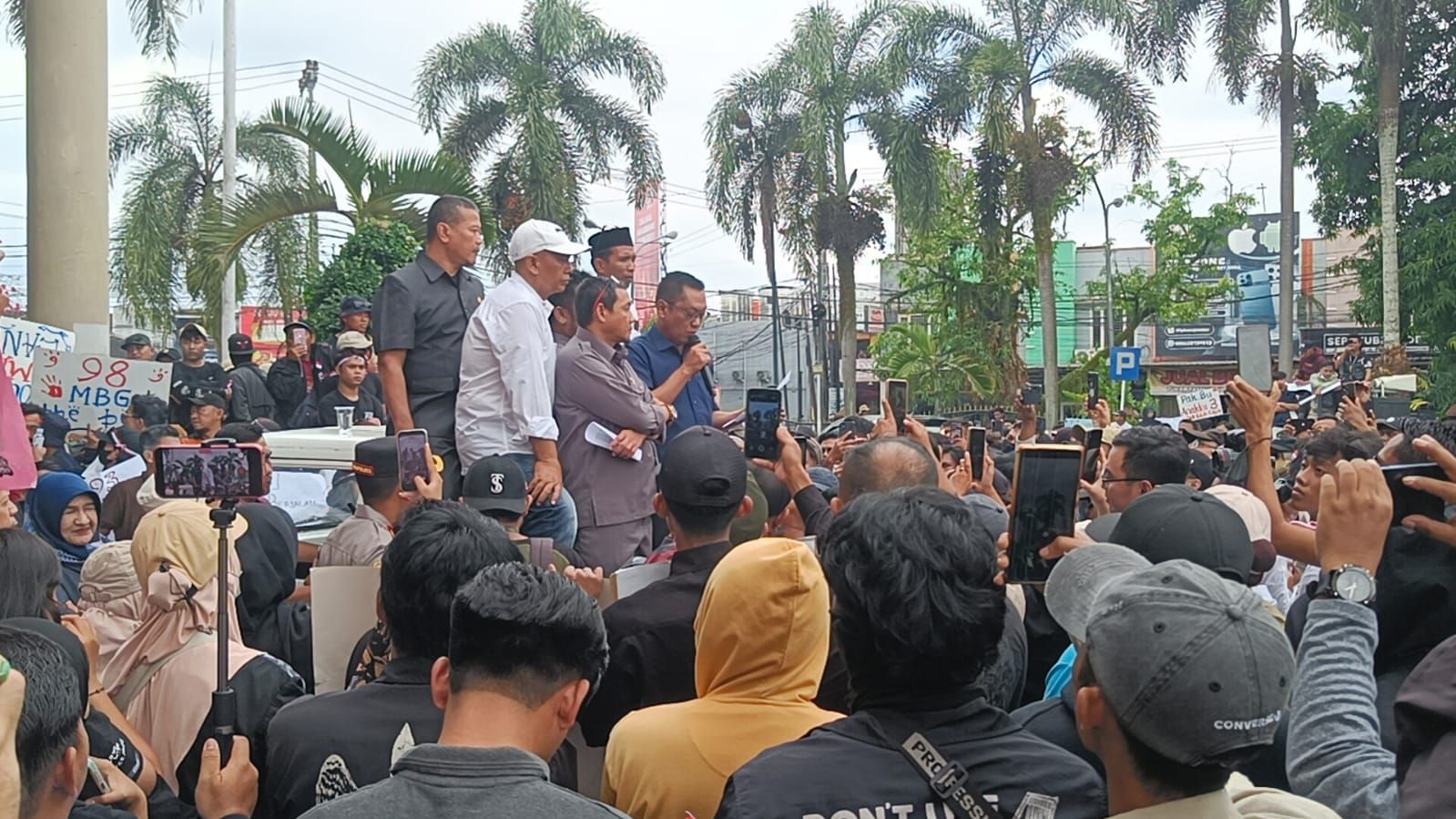 Dua Kali Rapat Paripurna DPRD Jember Ditunda, Gara-Gara Unras Soal SPPG dan PSN
