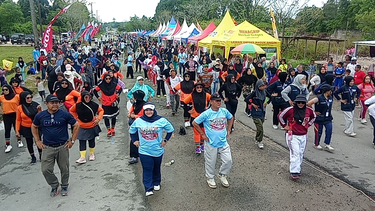 Jalan Sehat dan Senam Bersama Semarakkan Harmony Day 2026 Perum di PNS Juata Permai