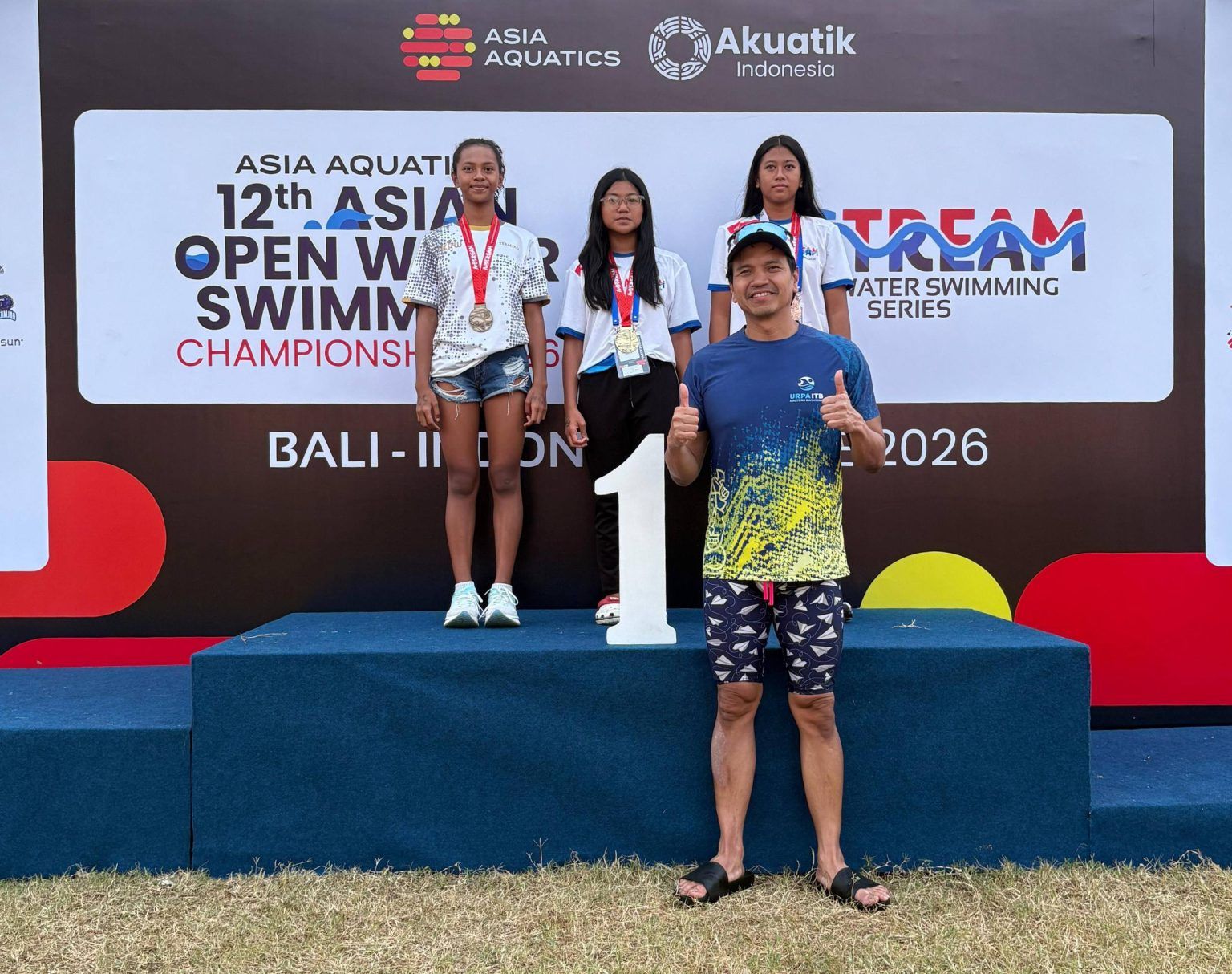 Taklukkan Ombak Bali: Dua Perenang Muda Kalsel Sabet Medali di A-Stream OWS 2026