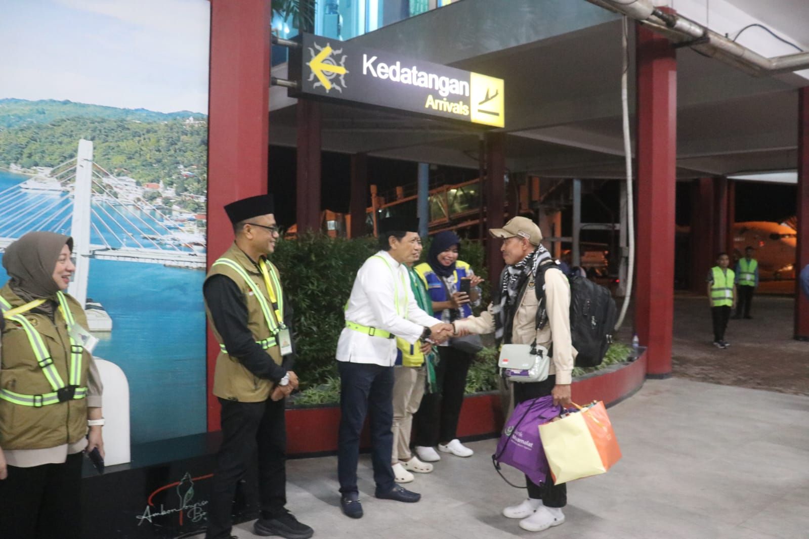 Tiba di Ambon, 387 Jemaah Haji Kloter 24 Disambut Sekda Maluku