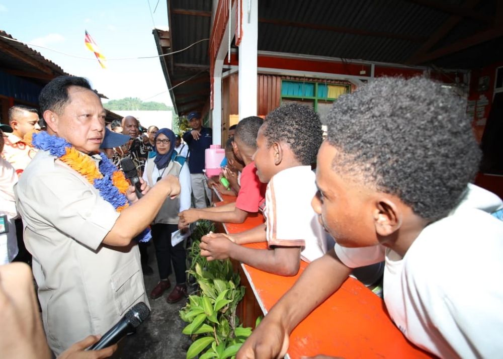 Mendagri Cek BSPS Kampung Nelayan Tanjung Ria Jayapura Usai Sambangi Skouw
