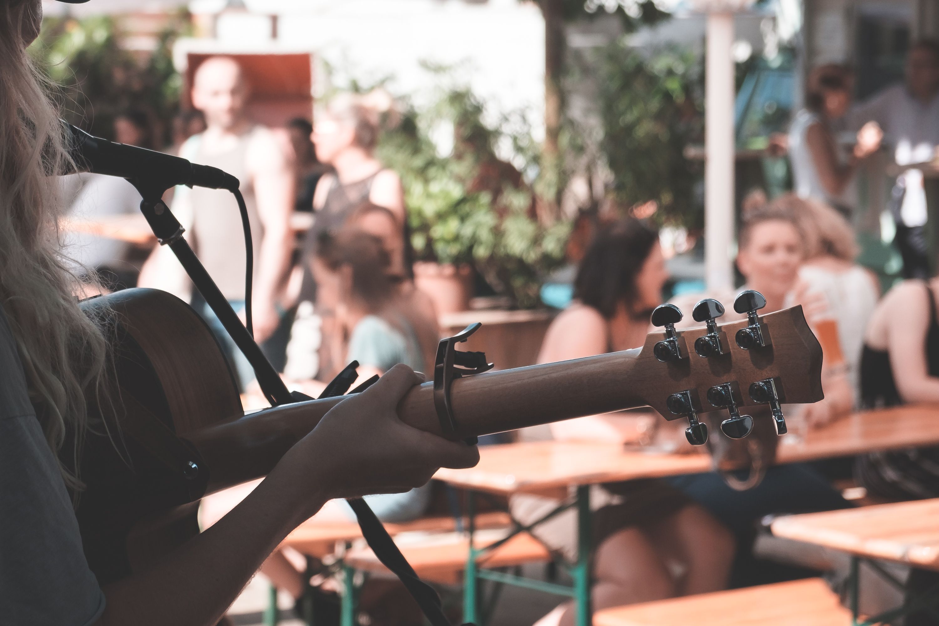 Tiga Cafe Live Music Di Sorong Yang Selalu Ramai, Nomor Terakhir Jadi Favorit Penikmat Musik Akustik