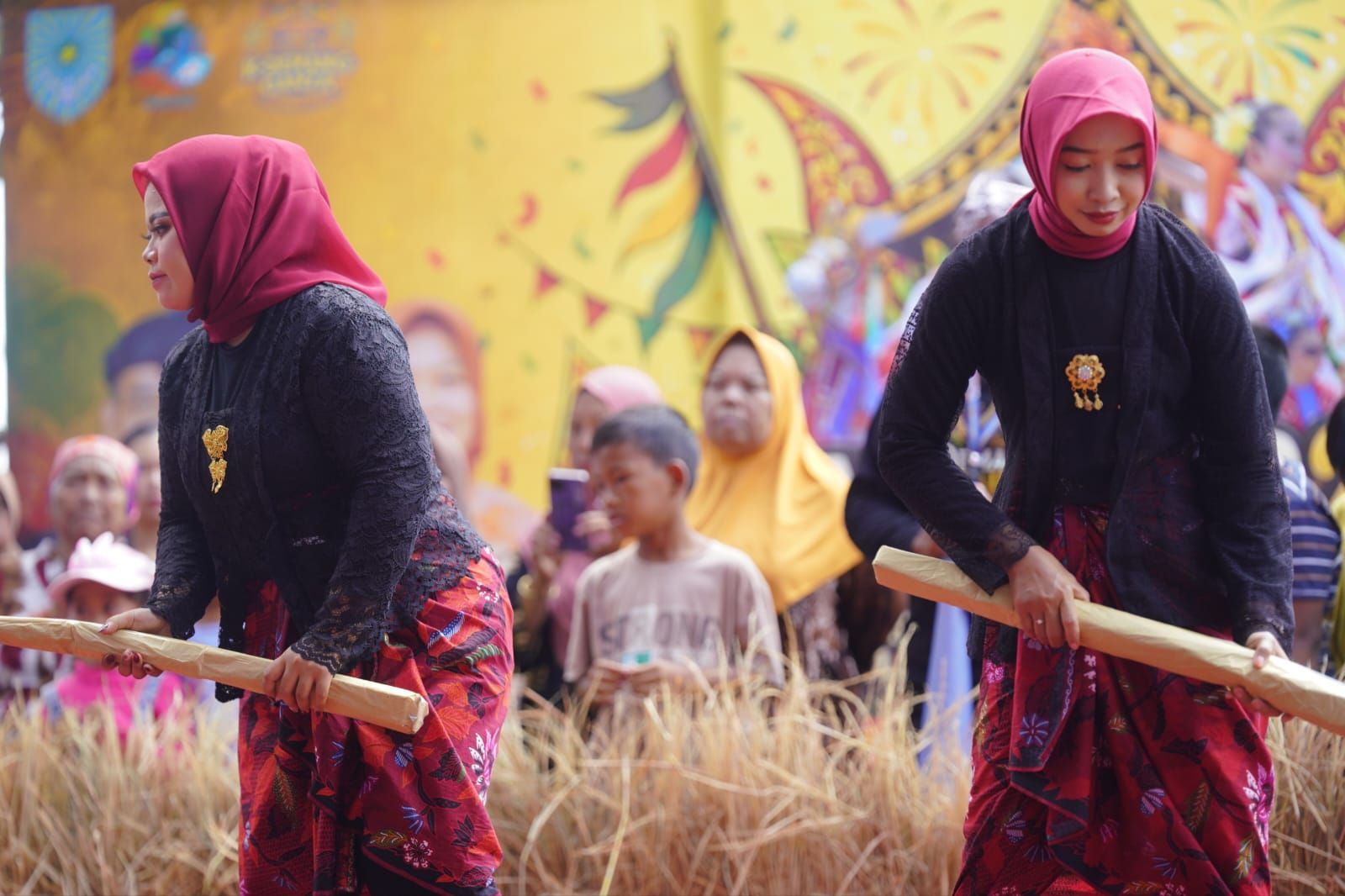 Demang Fair 2025 Tampilkan Potensi UMKM dan Budaya Lokal Kademangan, Warga Antusias Saksikan Pawai Kreatif
