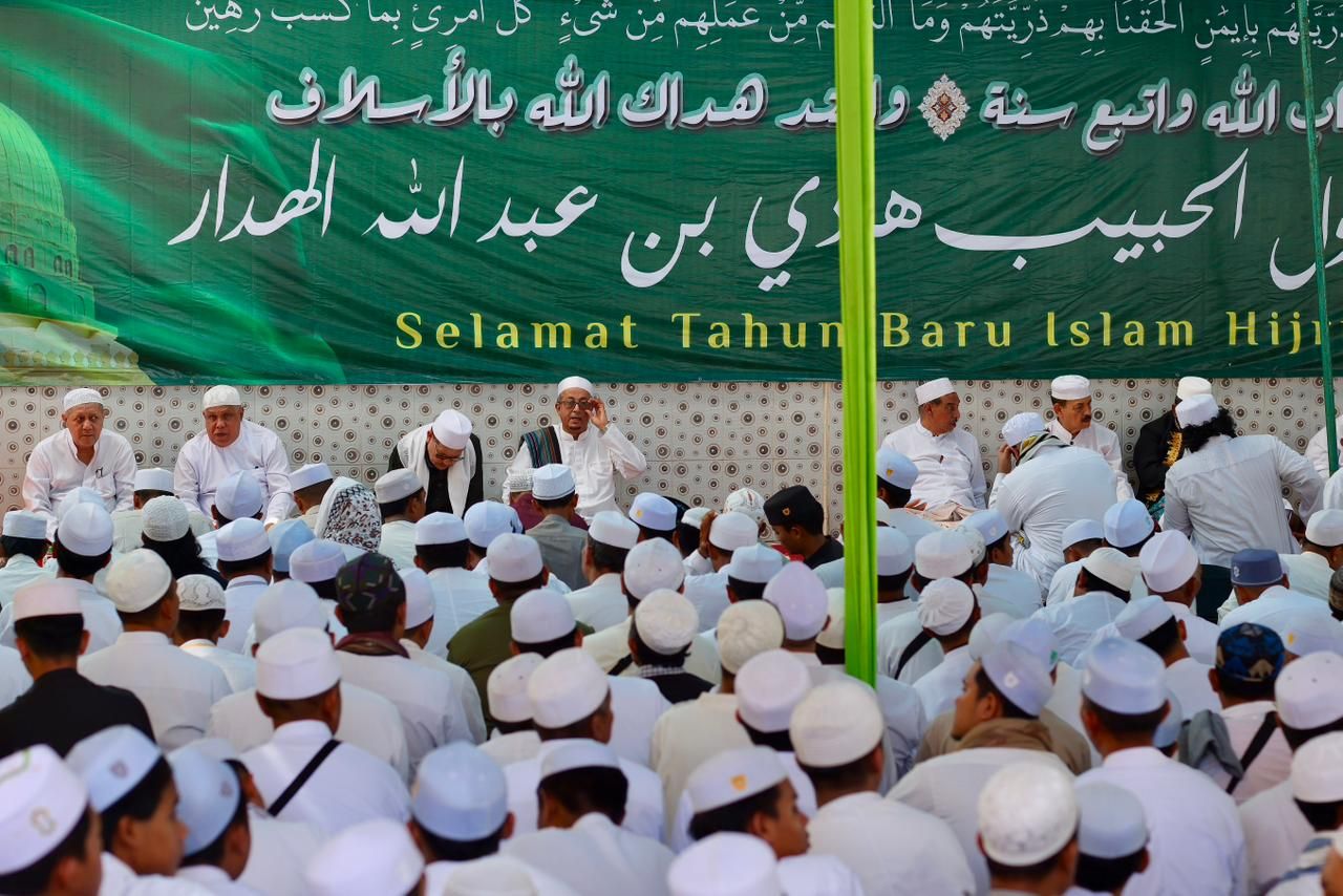 Haul ke-53 Habib Hadi Al-Haddar di Banyuwangi Dihadiri Ratusan Jamaah, Bupati Ipuk Mohon Doa untuk Keselamatan Daerah