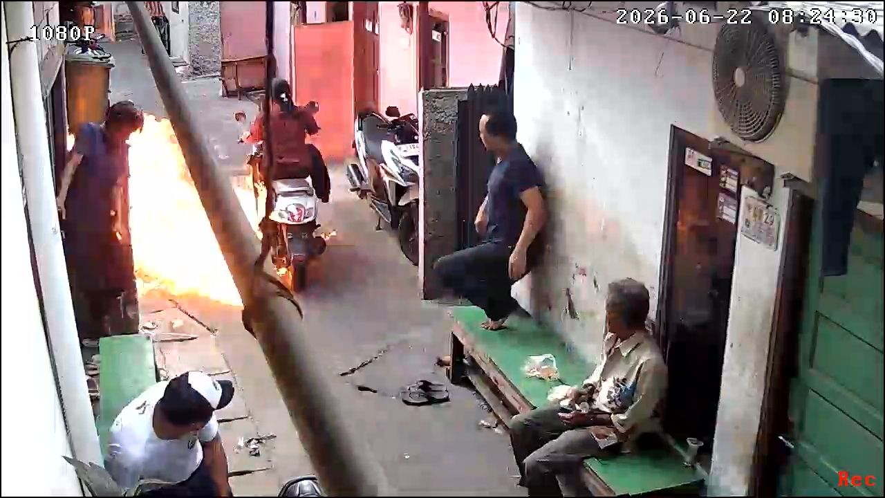 Geger Molotov Nyasar di Jakut, Ibu-Anak Jadi Korban