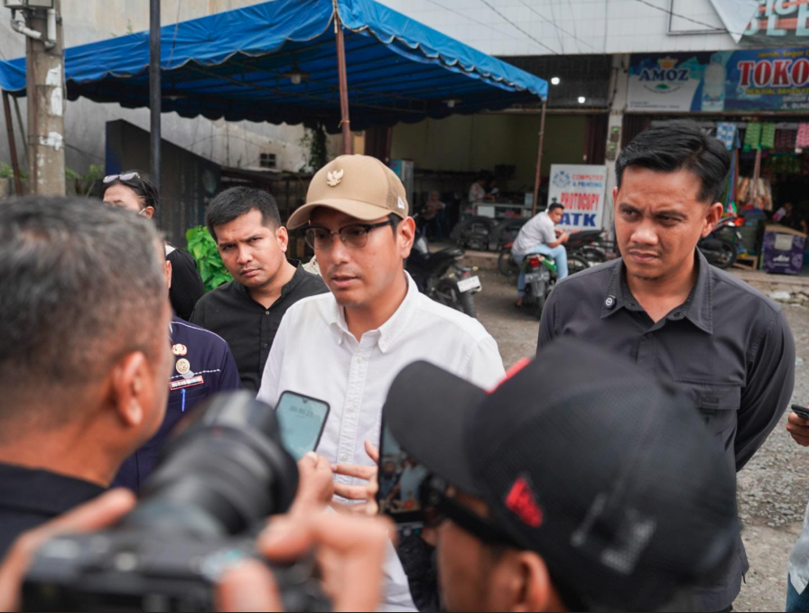 Warga Sambut Kehadiran Rico Waas Saat Meninjau Kawasan Langganan Banjir Medan Selayang