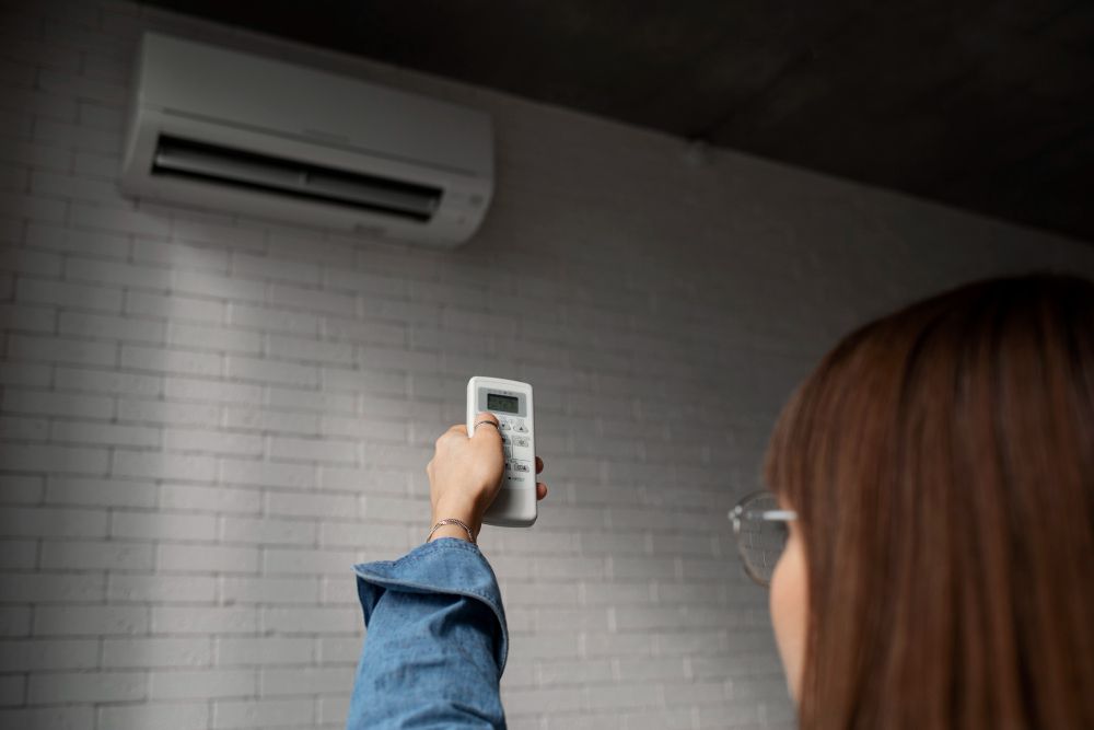 Cara Setting Remote AC Universal Tanpa Ribet, Dijamin Berhasil!