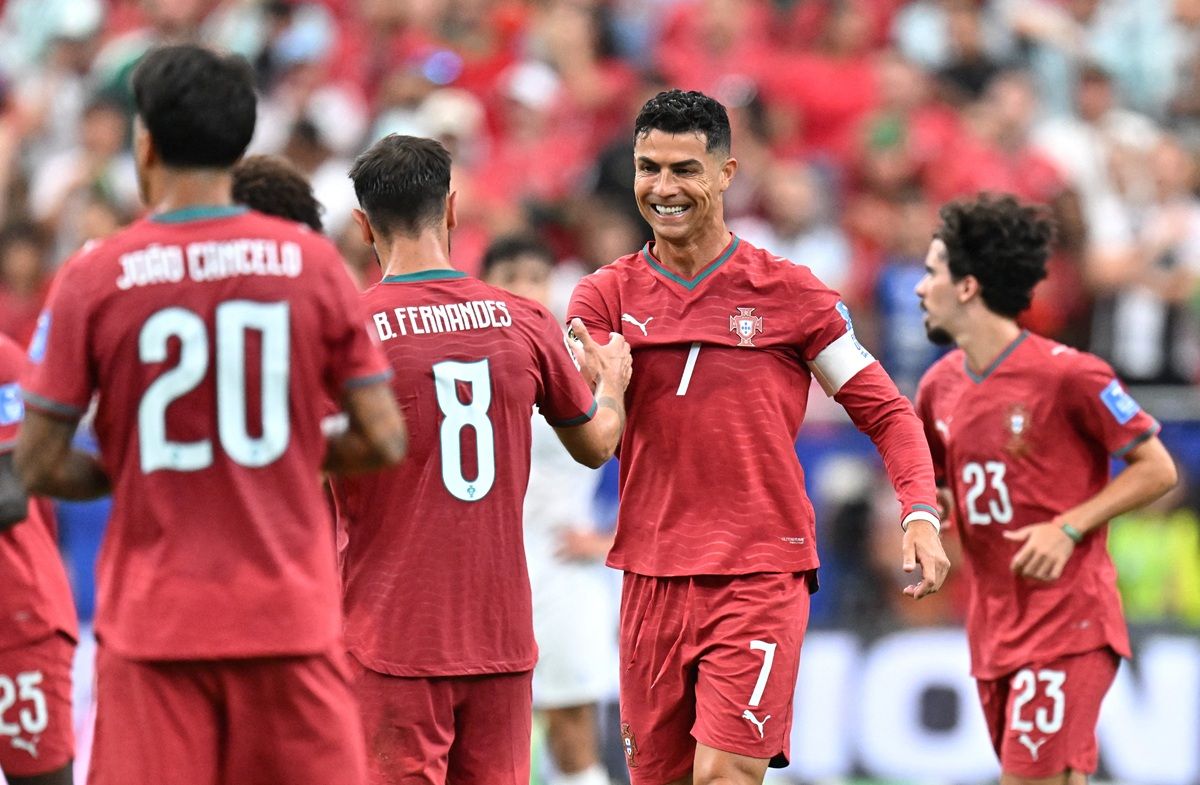 Brace Cristiano Ronaldo Bawa Portugal Pesta Gol Lawan Uzbekistan
