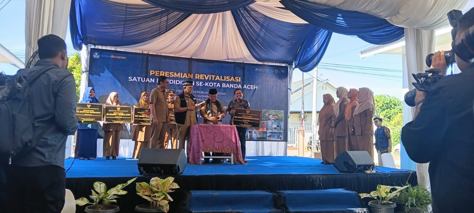 Mendikdasmen Resmikan Revitalisasi 28 Sekolah di Banda Aceh
