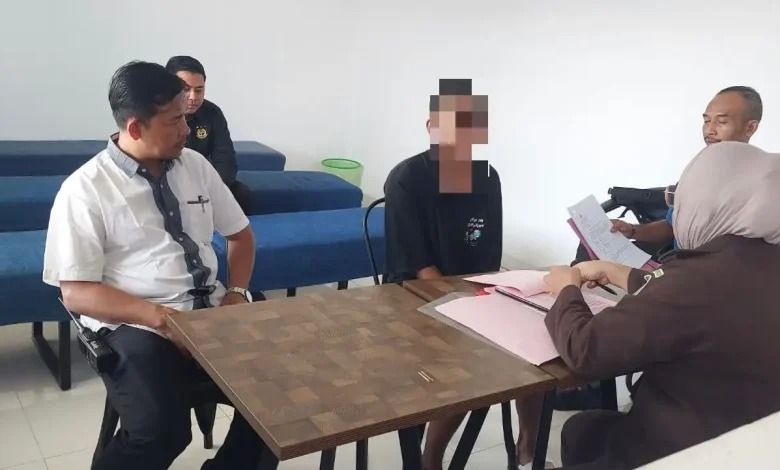 Berkas Lengkap, Polsek Ampenan Limpahkan Tersangka Pencurian ke Kejaksaan