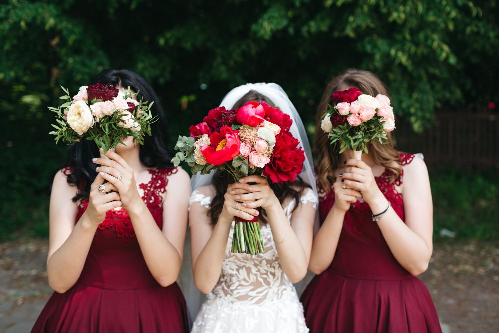 Bingung Pilih Warna Baju Bridesmaid? Ini Rekomendasi yang Sedang Hits