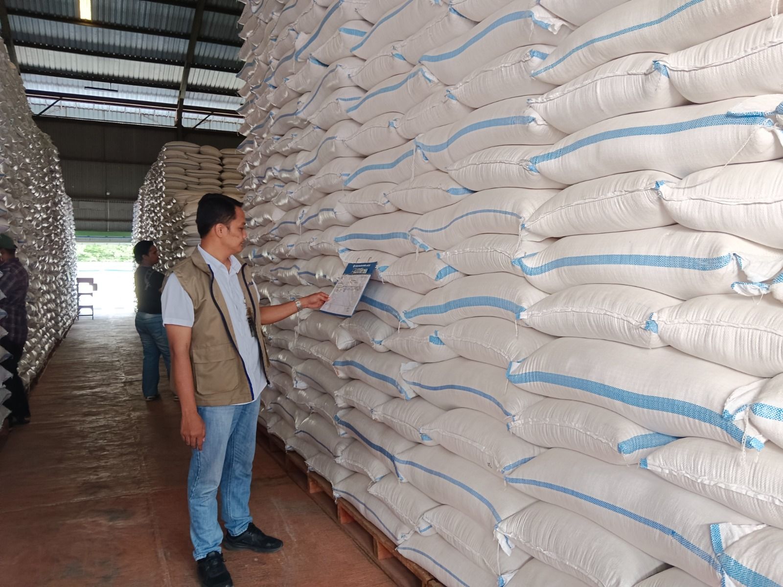 Stok Beras Melimpah, Perum Bulog Surakarta Sewa 14 Gudang Tambahan