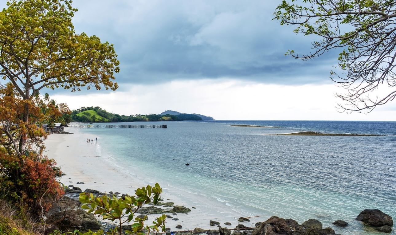 Pesona Pantai Teluk Tamiang, Surga Tersembunyi ala Maladewa di Kotabaru