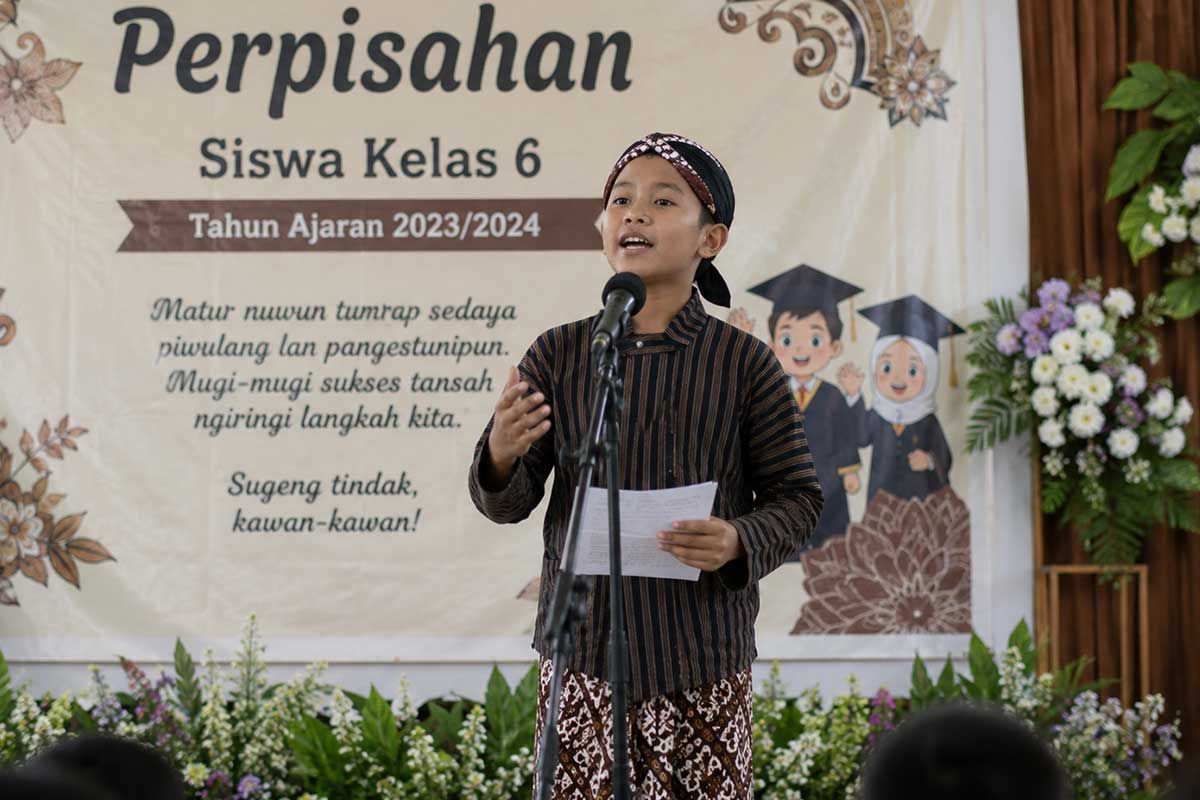 Contoh Teks Pidato Bahasa Jawa Singkat Berbagai Tema Lengkap dengan Strukturnya