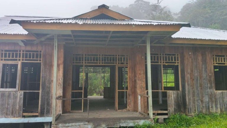 Kantor Distrik Hoya Diduga Terbengkalai, Pemuda Desak Pemkab Mimika Bertindak