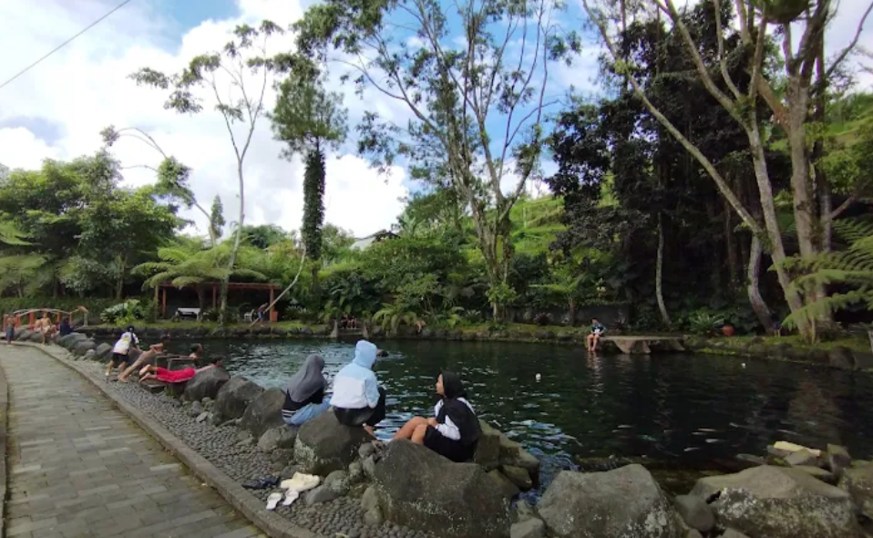 Telaga Madiredo, Oase Sejuk di Kaki Pegunungan yang Menawarkan Ketenangan