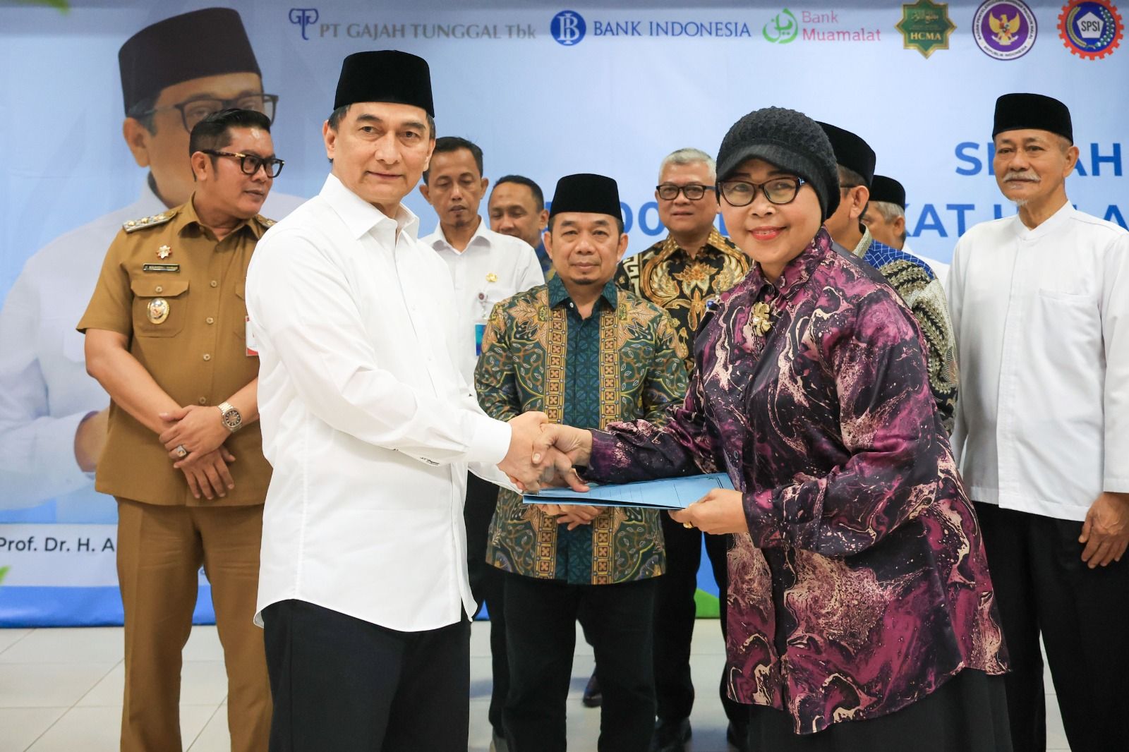 Pemerintah Banten Serahkan 5 Ribu Sertifikat Halal, Kepada Para Pelaku UMKM