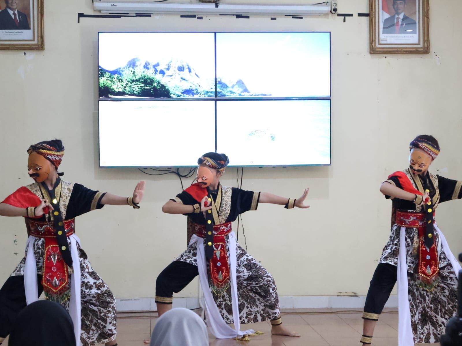 Seminar Kajian Topeng Cirebon Hasilkan Rekomendasi Pelestarian Budaya yang Adaptif