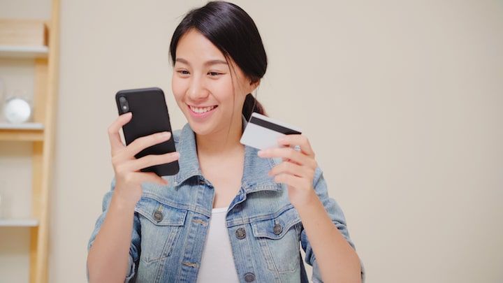 1 dari 2 Gen Z Senang Simpan Uang di E-Wallet, Dipakai Buat Apa Saja?
