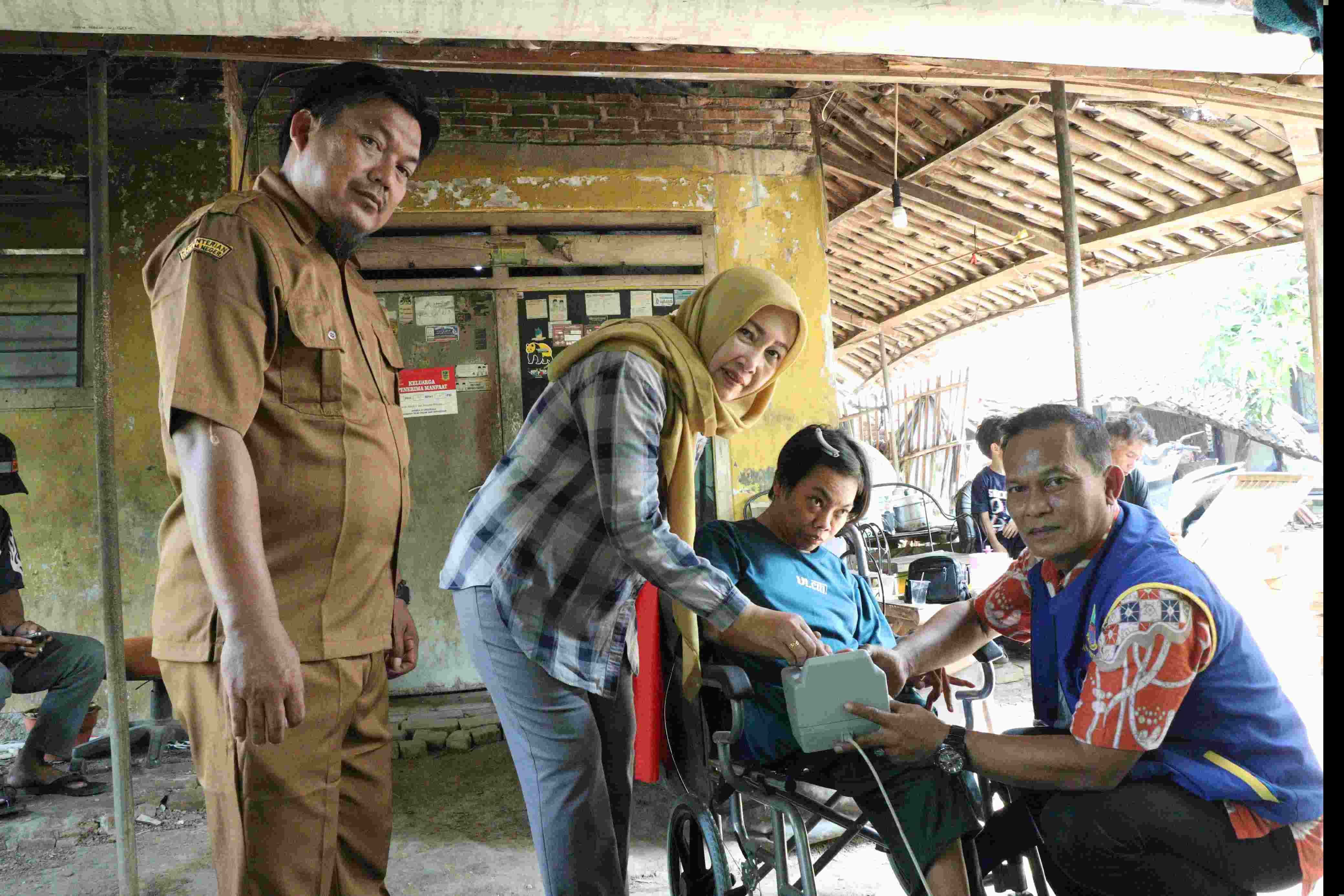 Layanan Jemput Bola Adminduk Permudah Perekaman KTP Elektronik bagi Warga Disabilitas