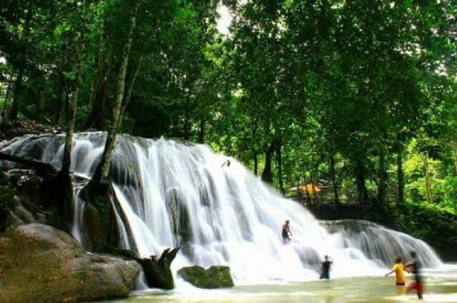 Pesona Air Terjun Tayak: Surga Tersembunyi di Lereng Meratus Balangan
