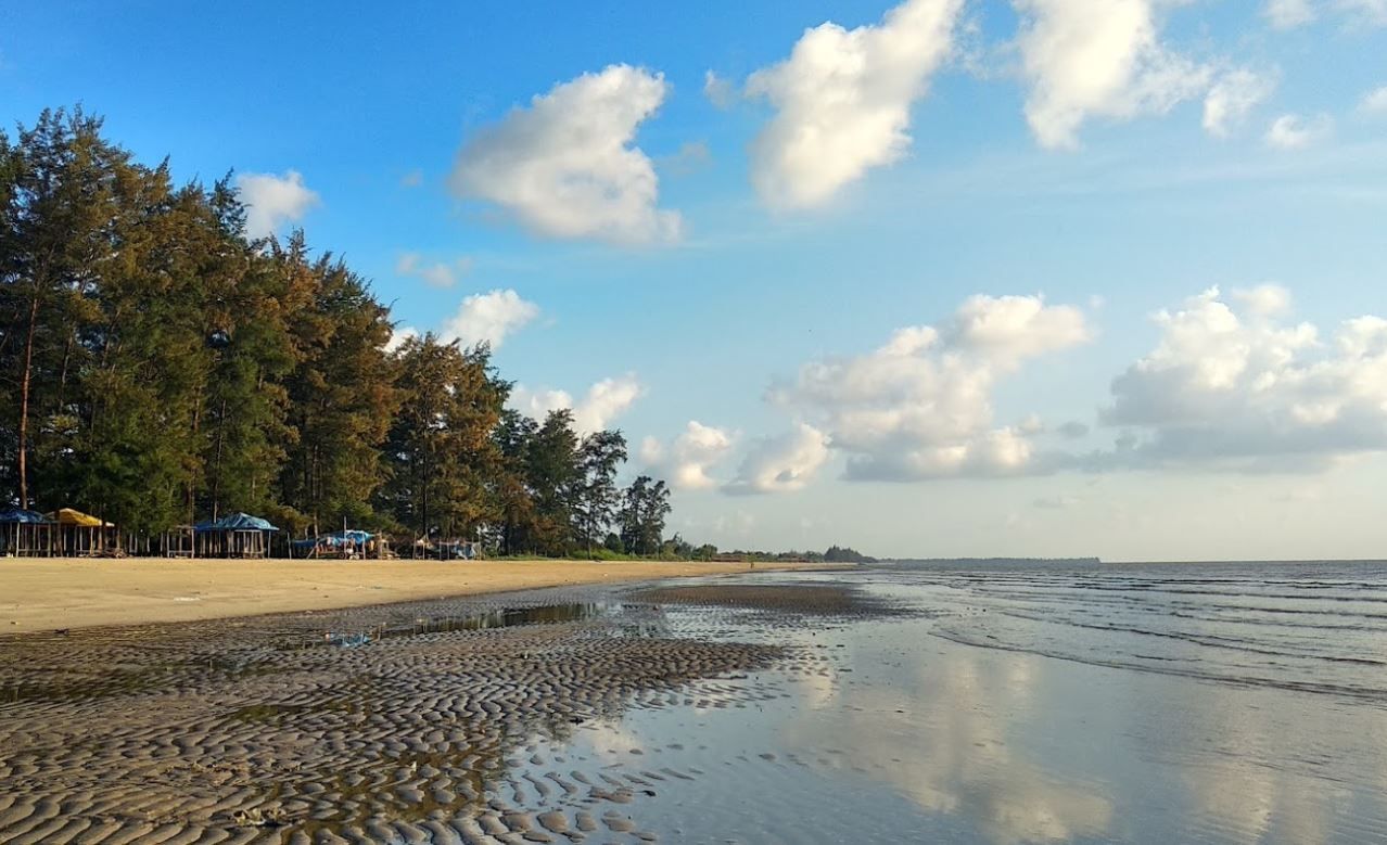 Pesona Pantai Batakan Baru: Destinasi Wisata Pesisir Terpopuler di Tanah Laut