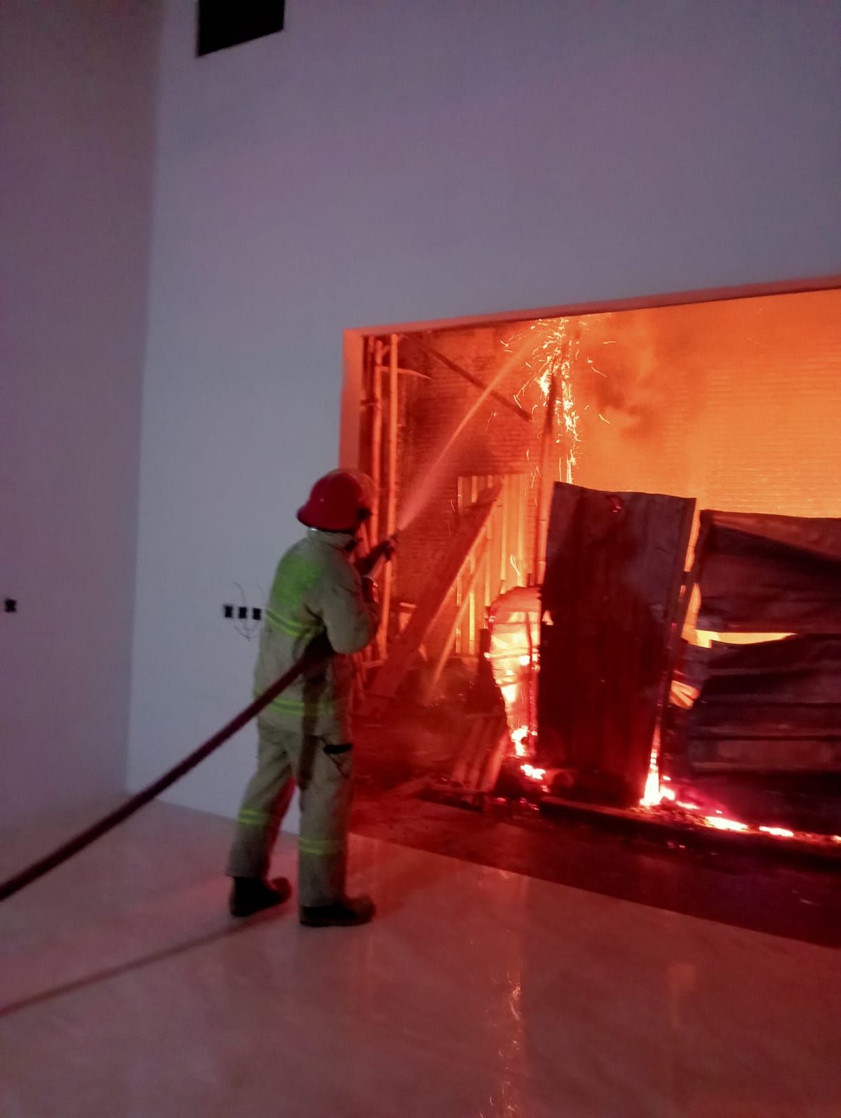 Misteri Kebakaran Gudang di Komplek Perumahan Mewah Argopuro Jember, Kerugian Capai Rp20 Juta