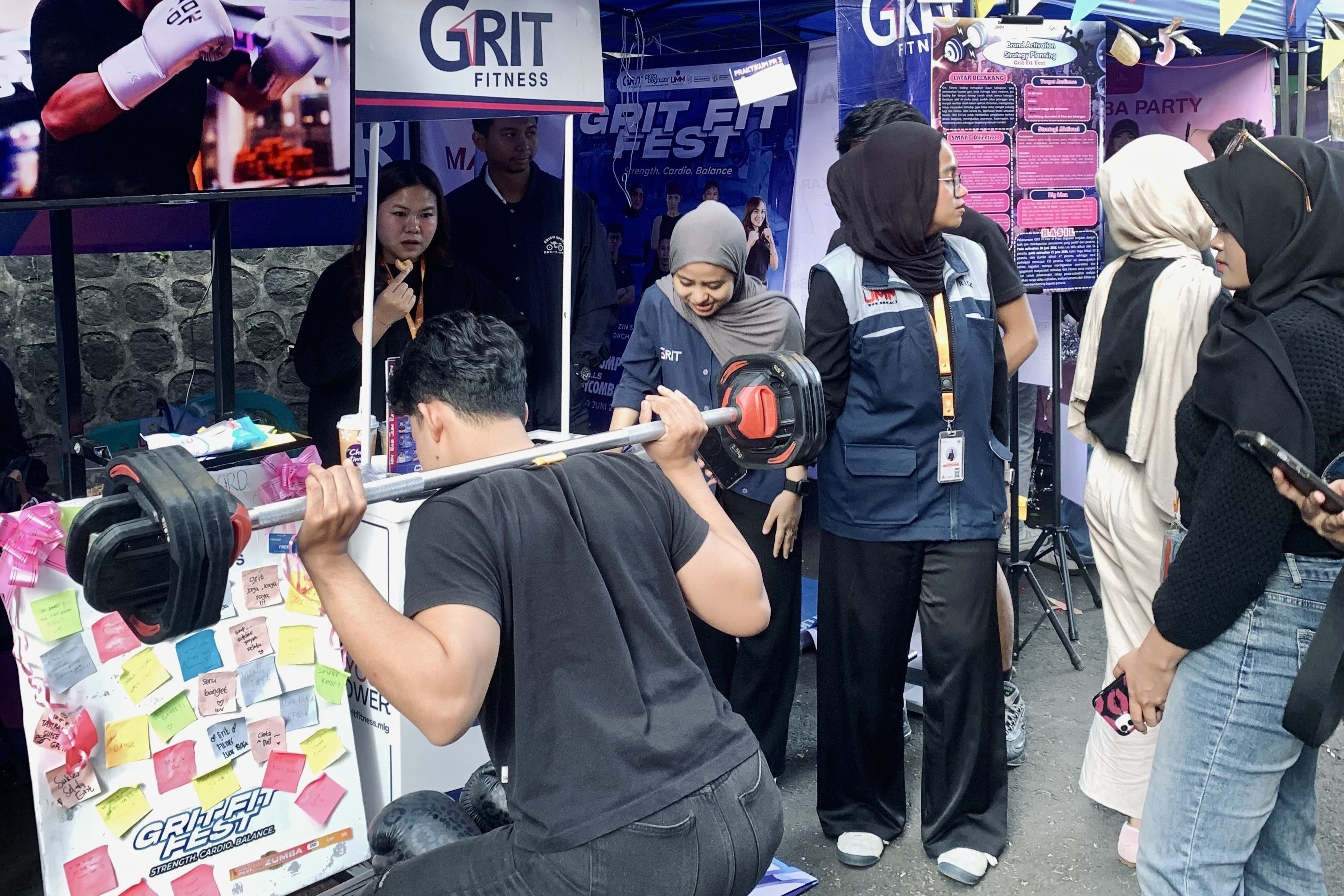Dua Minggu, Dua Lokasi GRIT FIT-FEST dan SAMAKARYA Jadi Bukti Kreativitas Kelompok ASTERISK UMM