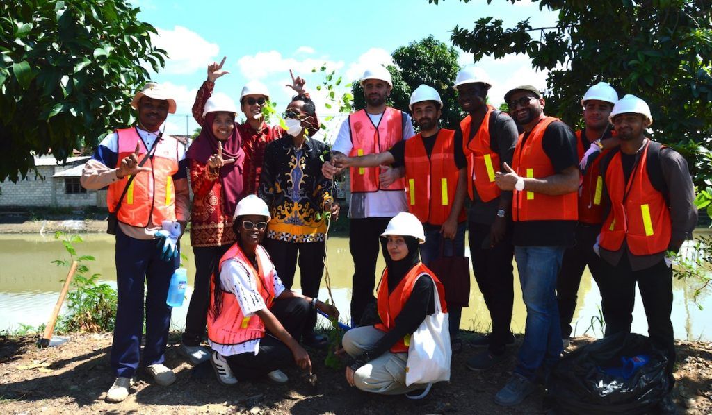 Mahasiswa Internasional dan Itera Bangun Infrastruktur Ramah Lingkungan di Pesawaran