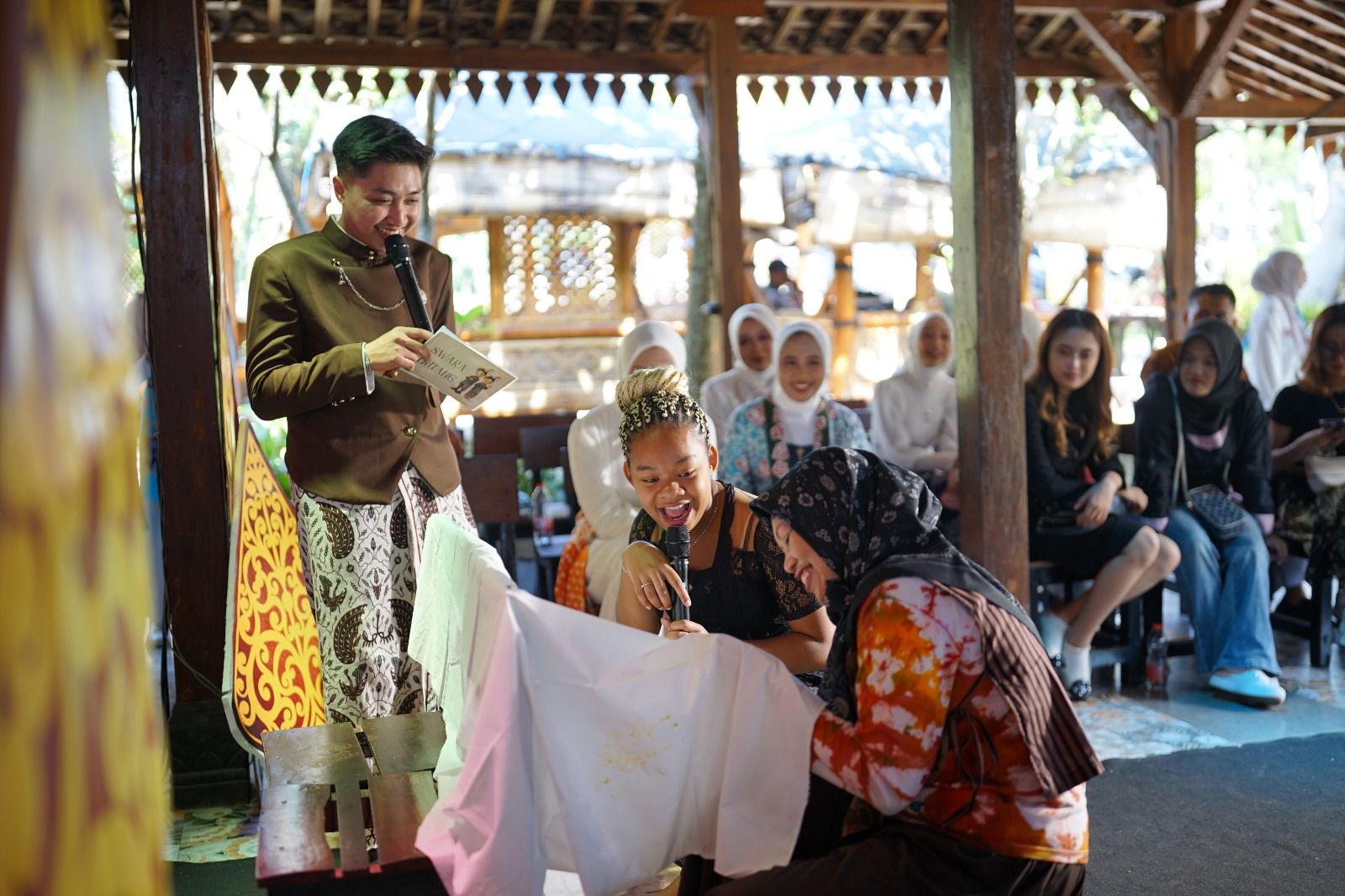 Bukan Pameran Batik Biasa, Swara Lintang Hadirkan Pengalaman Budaya yang Interaktif dan Seru