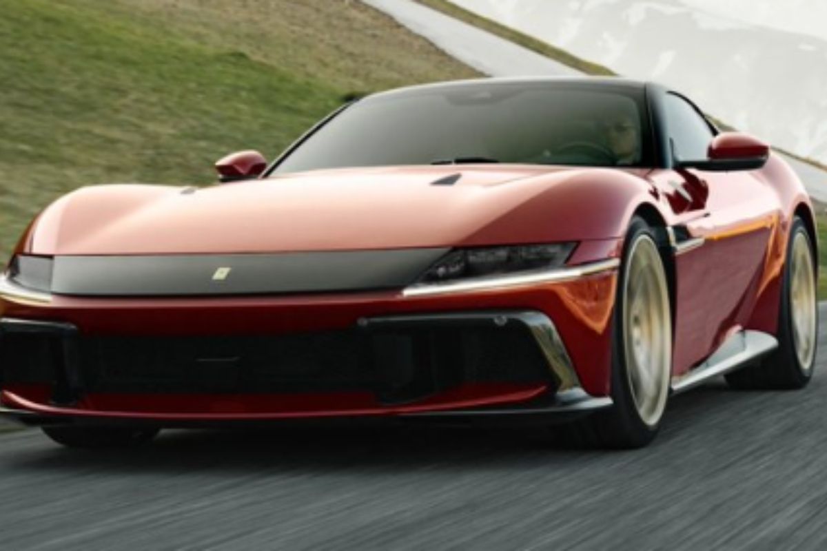 Intip Keunikan Ferrari 12Cilindri Manuale, Supercar yang Langka!