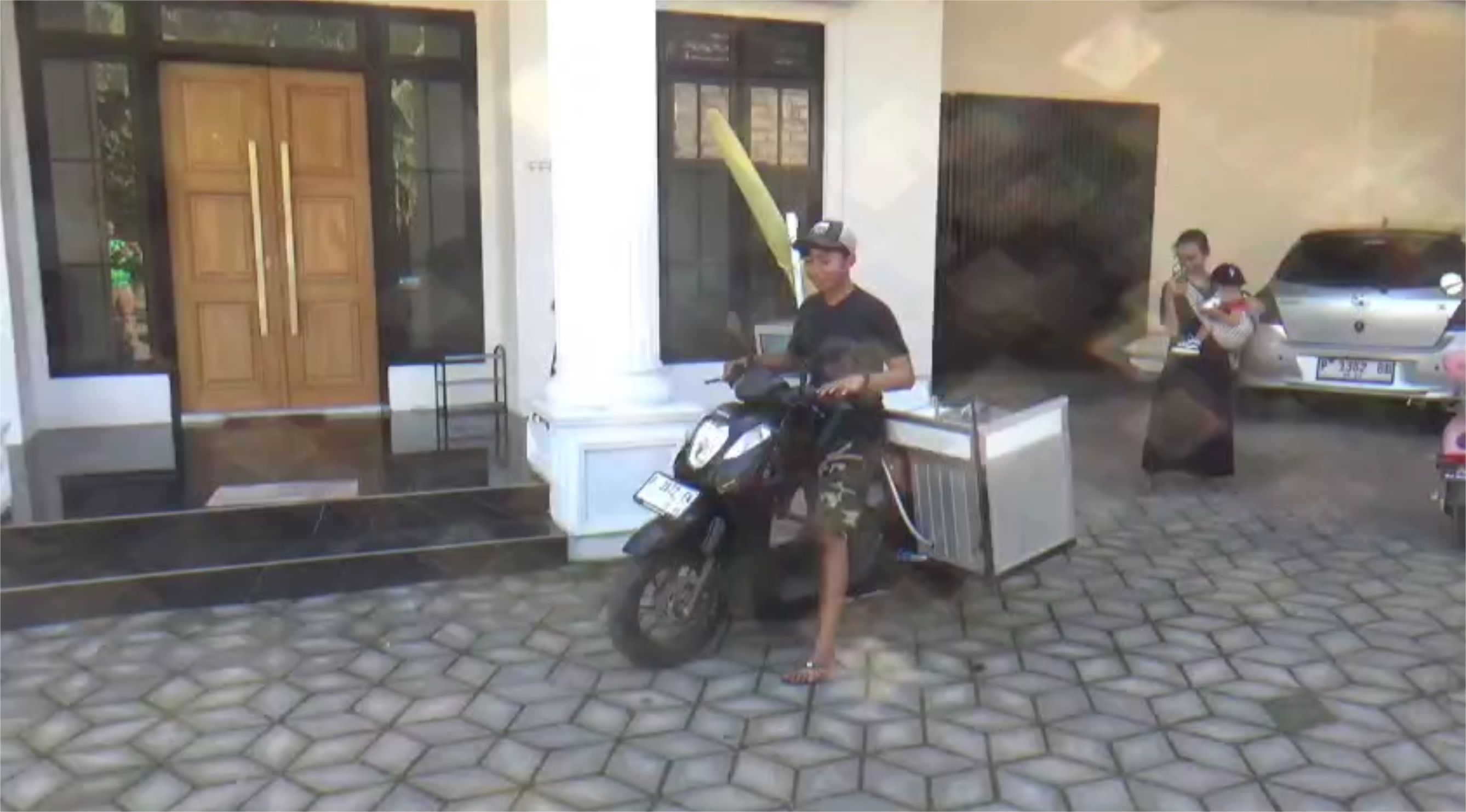 Kisah Penjual Cilok Viral Asal Bondowoso, Dijuluki CEO Nyamar karena Tak Gengsi Cari Nafkah Meski Tinggal di Rumah Mewah