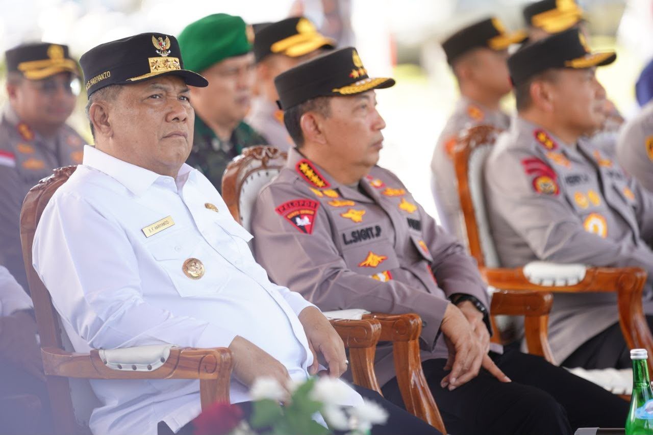 Kapolri Jenderal Listyo Sigit Tinjau Pabrik Pupuk Batu Bara di Kampar, Salurkan 80 Ton Pupuk untuk Kelompok Tani Riau