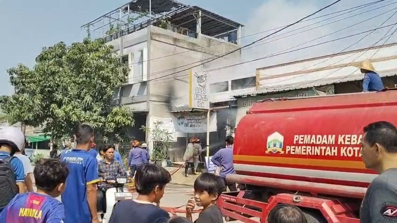 Diduga Dipicu Kebocoran Tabung Gas, Kebakaran Hanguskan Laundry dan Bengkel di Perumahan Persada Banten