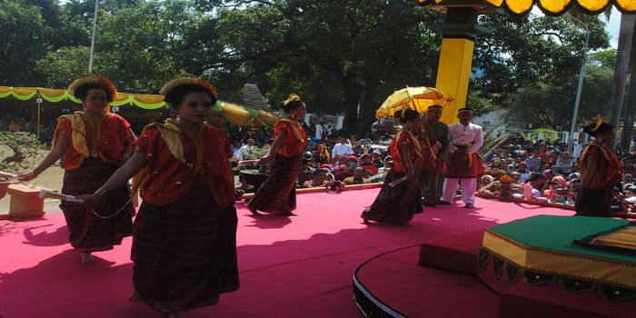 Menilik Sejarah Tari Lenggo sebagai Warisan Klasik Istana Bima