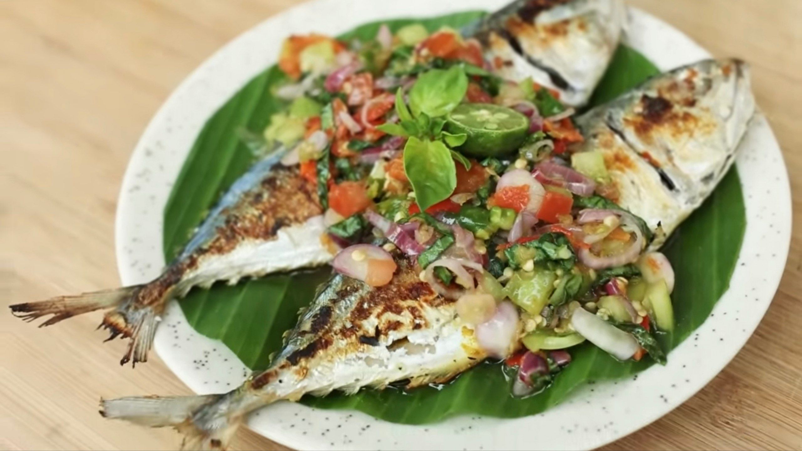 Resep Ikan Kembung Bakar dengan Sambal Dabu-Dabu Khas Manado