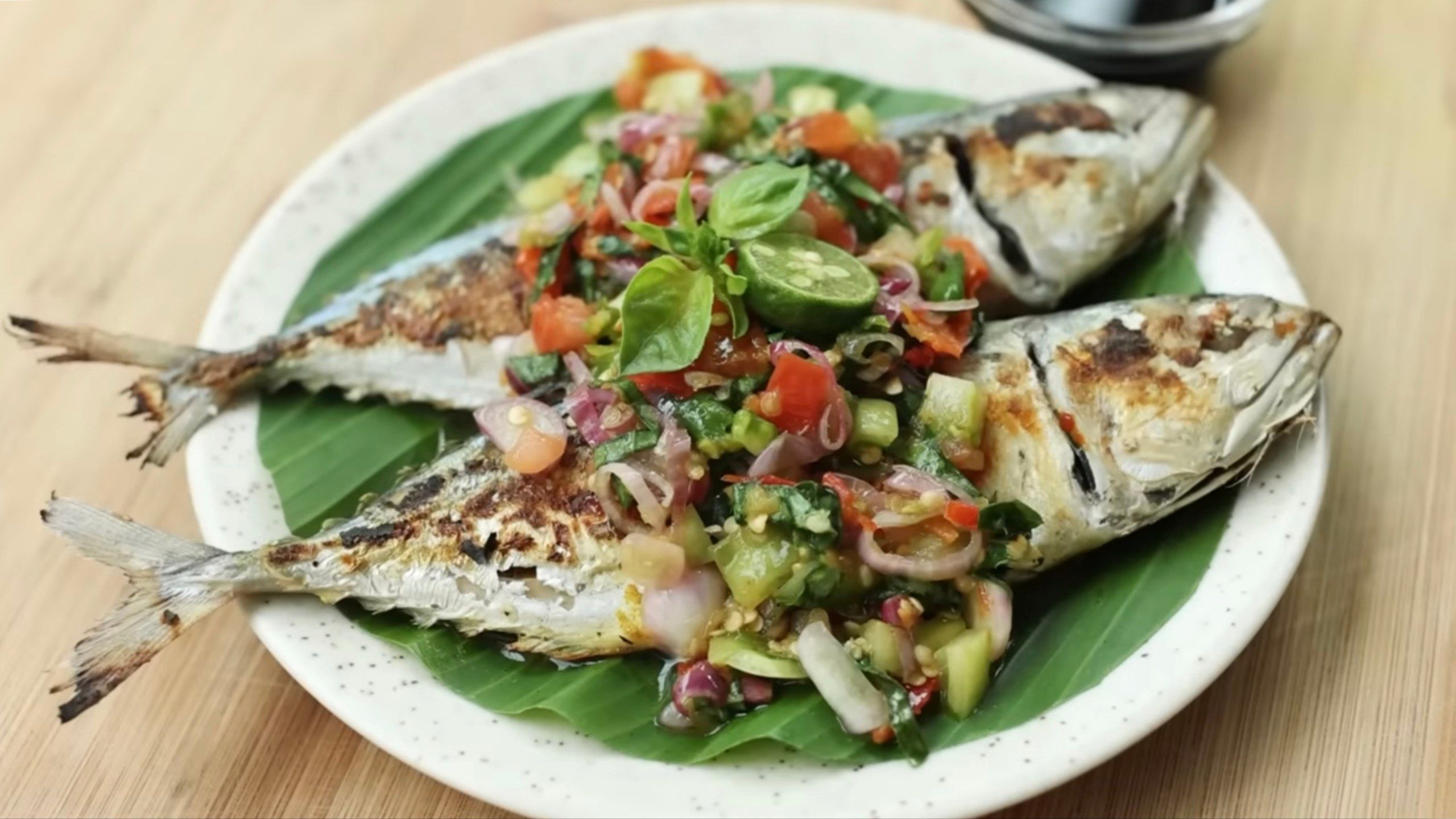 Resep Ikan Kembung Bakar dengan Sambal Dabu-Dabu Khas Manado