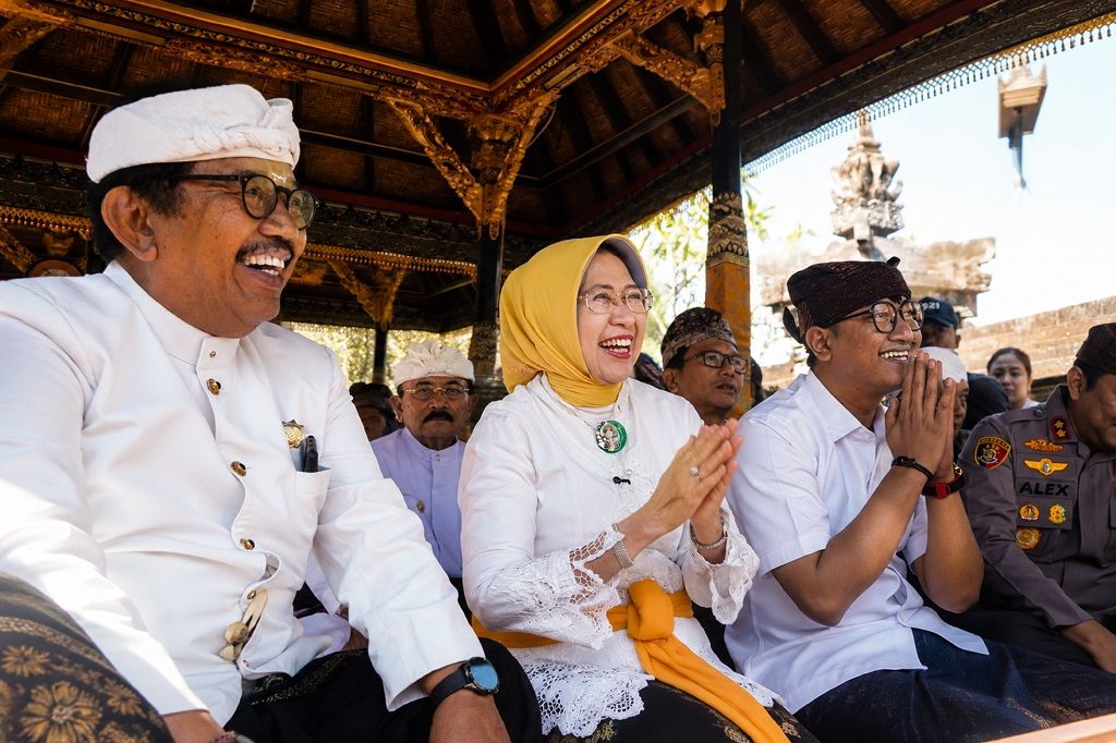 Bupati Lumajang Hadiri Penutupan Piodalan di Pura Mandara Giri Semeru Agung, Tegaskan Komitmen Jaga Kerukunan Umat Beragama