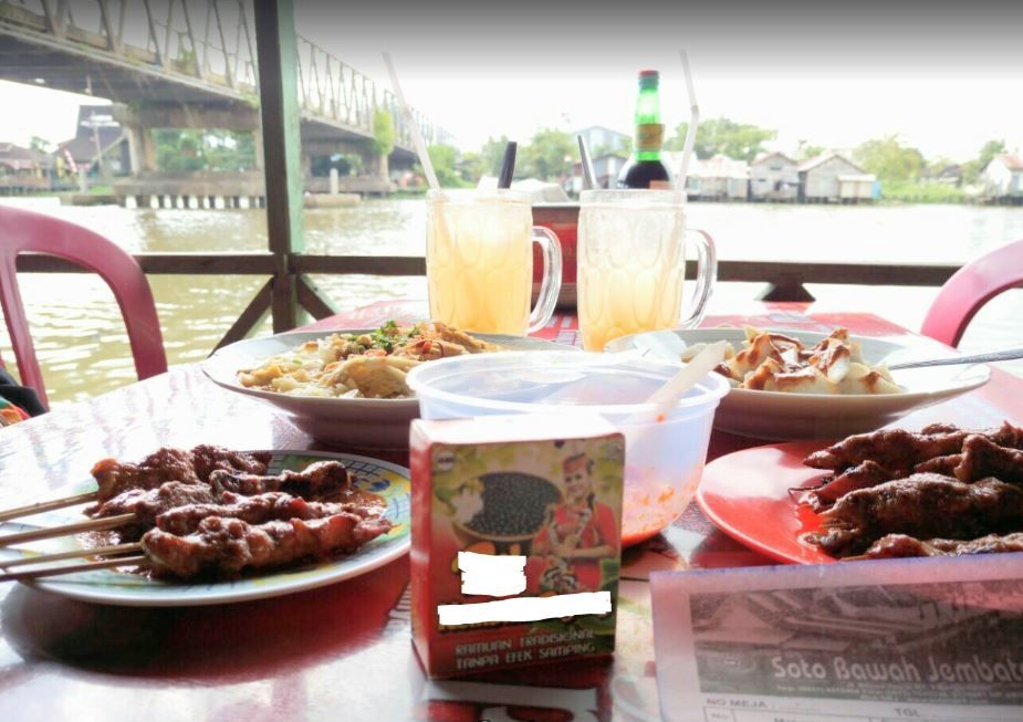 Kulineran Unik di Warung Soto Bawah Jembatan Banjarmasin: Cita Rasa Otentik, Harga Ramah Kantong