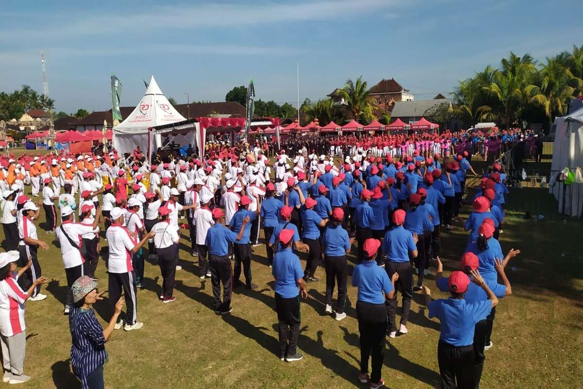 Semangat Tak Mengenal Usia, Ribuan Lansia Ramaikan Kerambitan Creative Space 2026 di Lapangan Desa Kerambitan
