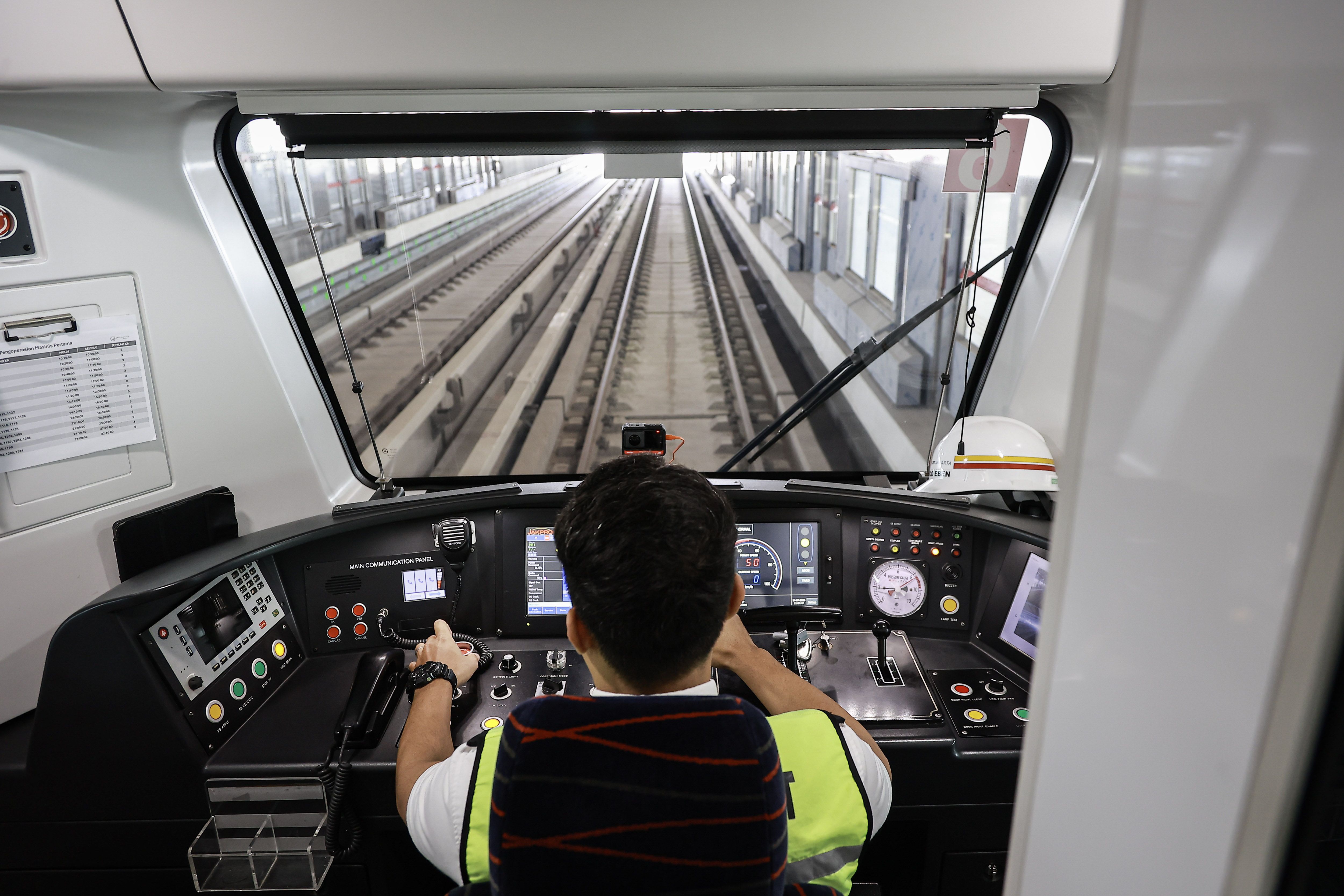 LRT Jakarta Bakal Tembus Dukuh Atas, Pramono Targetkan Rampung pada 2028