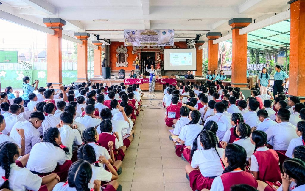 Bekal Cerdas di Era Digital, Ratusan Siswa Baru SMPN 3 Abiansemal Belajar Bijak Bermedia Sejak Hari Pertama Sekolah