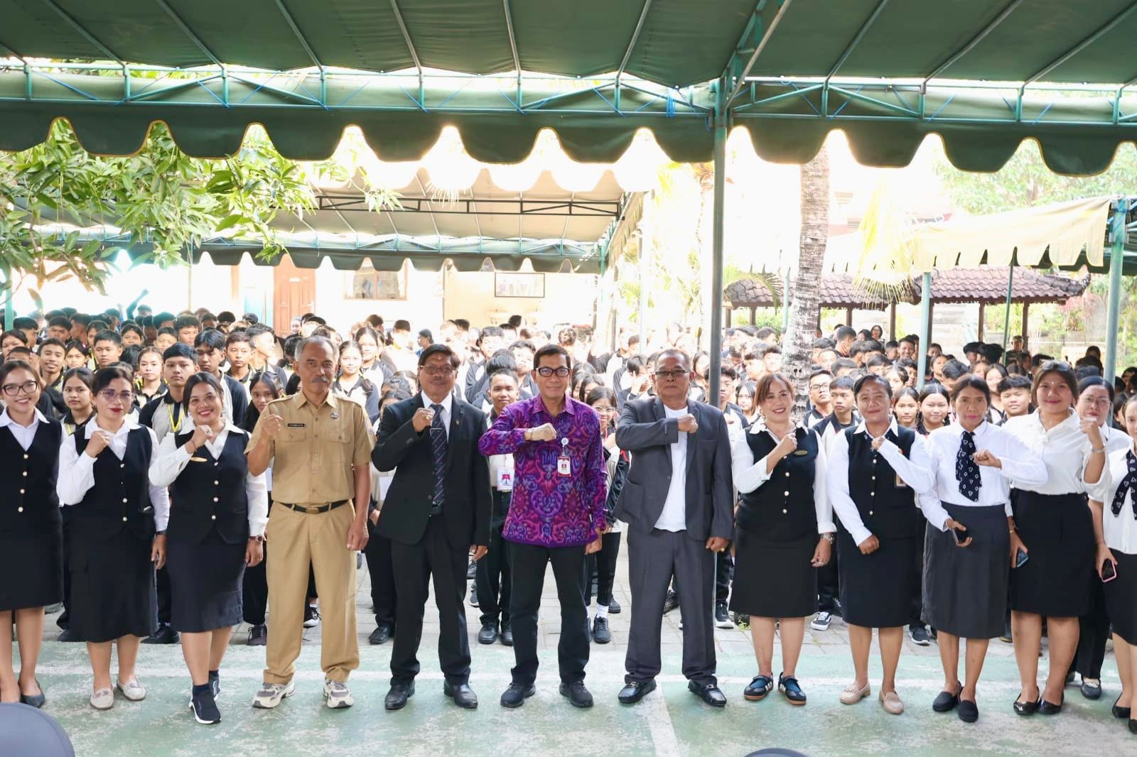 Isi MPLS SMK PGRI 4 Denpasar, Sekda Eddy Mulya Tekankan Pentingnya Karakter Sejak Dini
