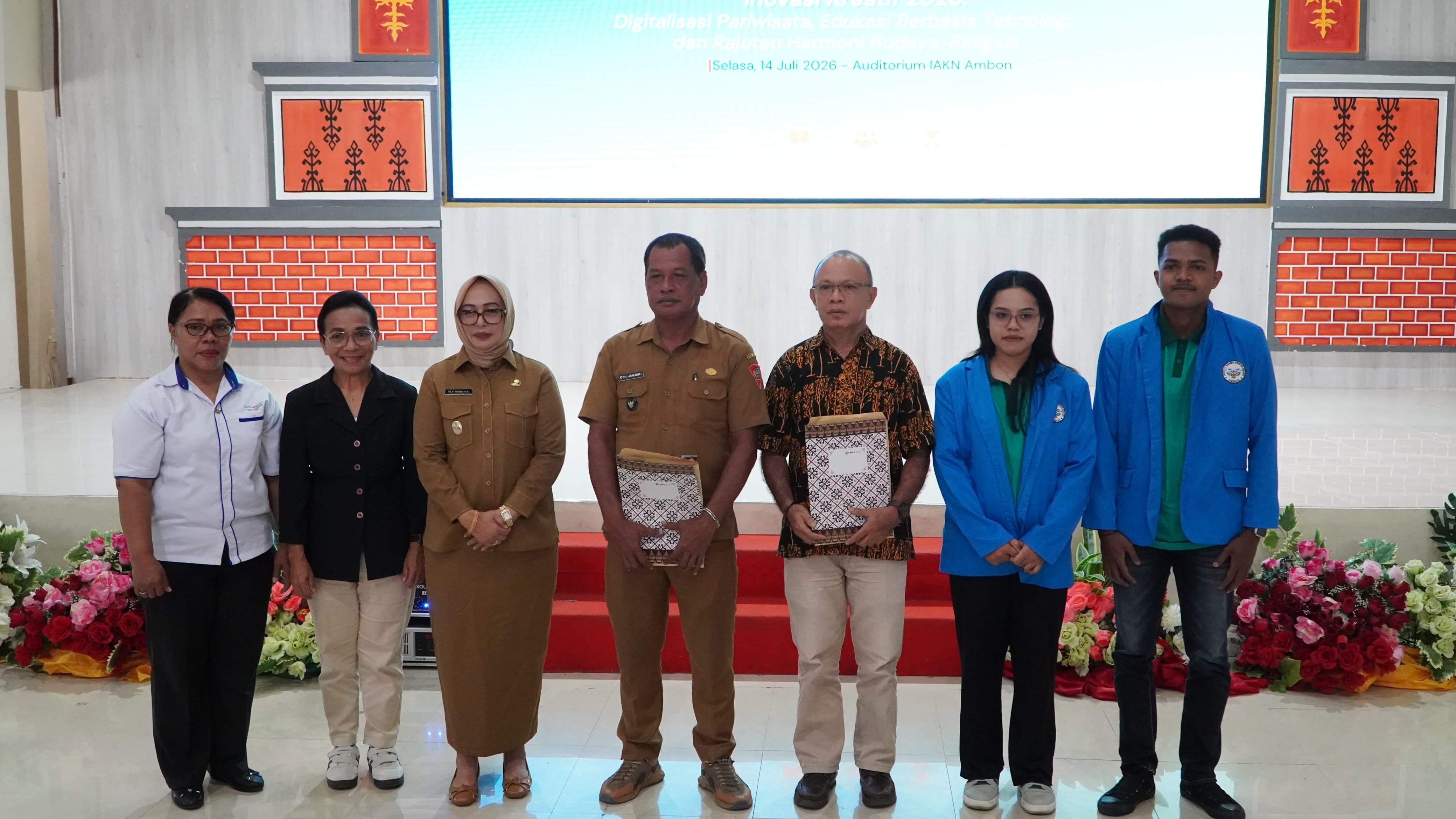 Wawali Ambon Resmi Berangkatkan Mahasiswa KKN IAKN, Dorong Inovasi Digital untuk Masyarakat